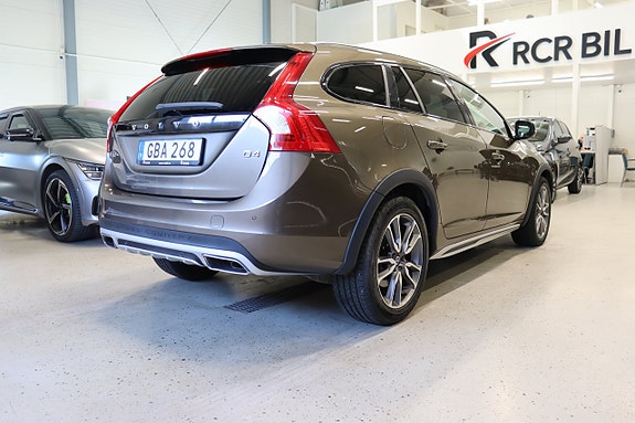 Volvo V60 Cross Country 4 of 5