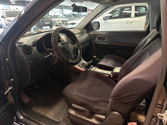 Suzuki Vitara A-Traktor 3-dörrar 1.9 DDiS SOHC 8V 4WD 5 of 7