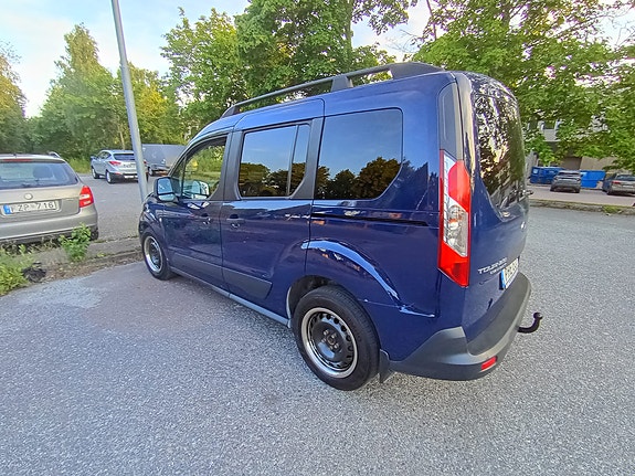 Ford Tourneo Connect 3 of 5