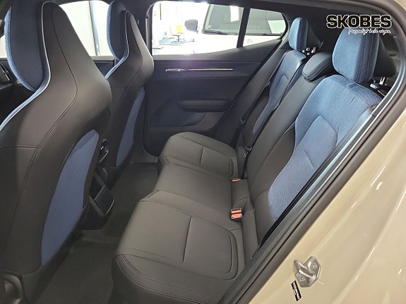 Volvo EX30 8 of 16