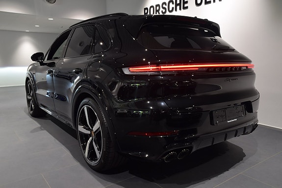 Porsche Cayenne 13 of 21