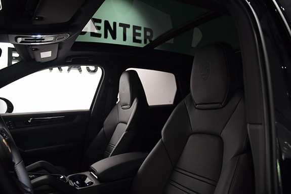 Porsche Cayenne 11 of 21