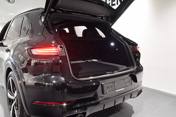 Porsche Cayenne 14 of 21