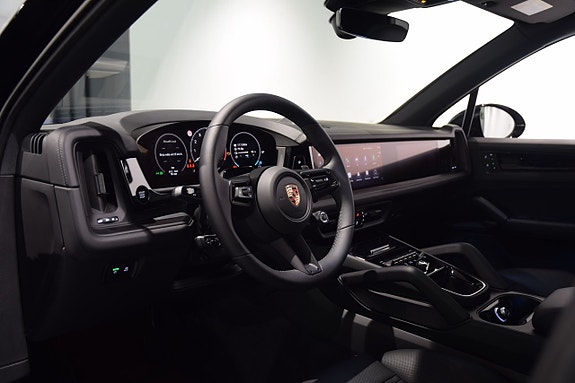 Porsche Cayenne 4 of 5