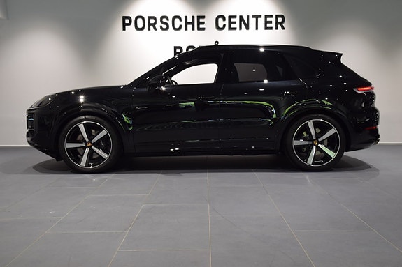 Porsche Cayenne 3 of 5