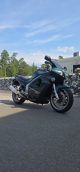Triumph Sprint ST 3 of 5