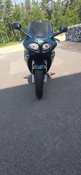 Triumph Sprint ST 2 of 5