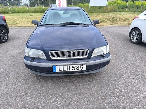 Volvo S40 2 of 5