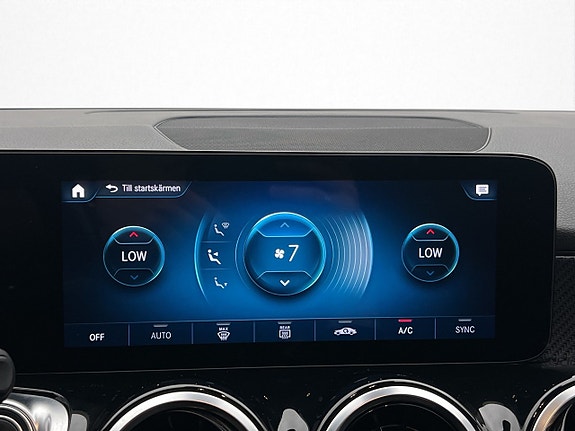 Mercedes-Benz GLB200 d 24 of 30