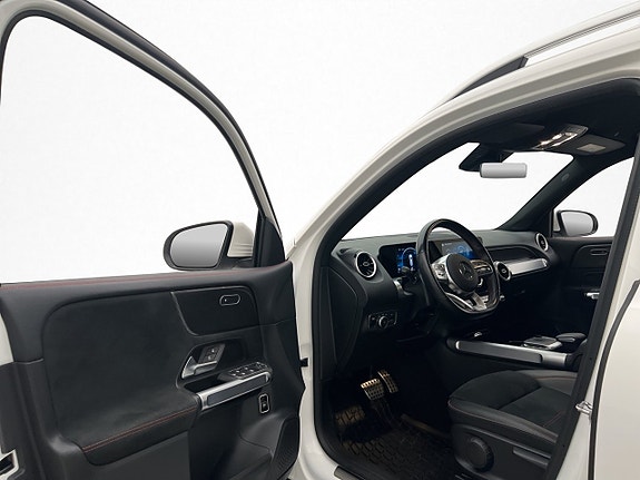Mercedes-Benz GLB200 d 11 of 30