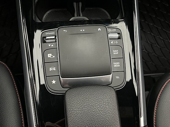 Mercedes-Benz GLB200 d 27 of 30
