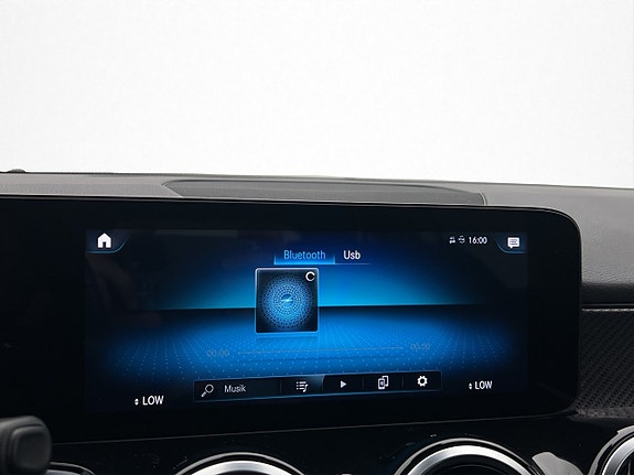 Mercedes-Benz GLB200 d 22 of 30