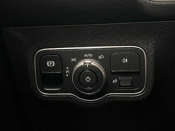 Mercedes-Benz GLB200 d 29 of 30