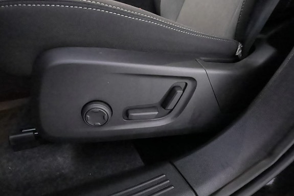 Volvo XC40 13 of 19