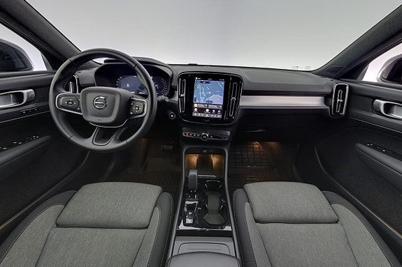 Volvo XC40 7 of 19