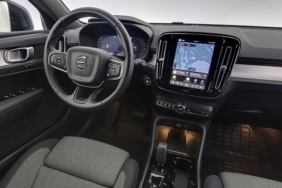 Volvo XC40 8 of 19
