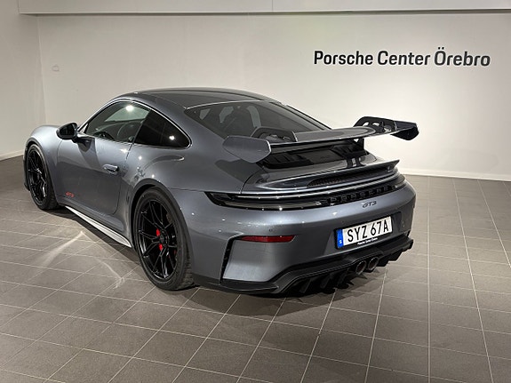 Porsche 911 GT3 4 of 5