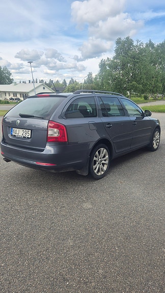 Skoda Octavia 2 of 5