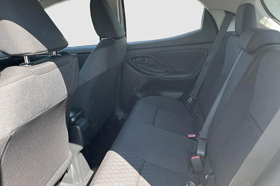 Toyota Yaris 10 of 13