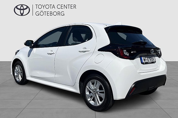 Toyota Yaris 3 of 13