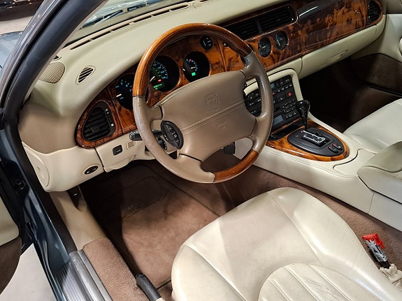 Jaguar XK 22 of 30