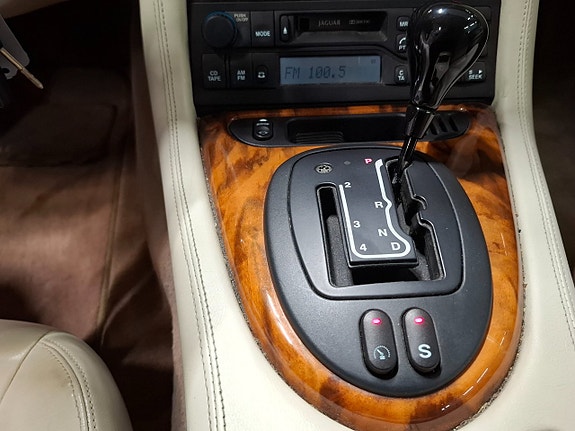Jaguar XK 27 of 30
