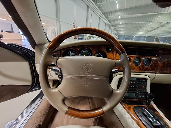 Jaguar XK 18 of 30