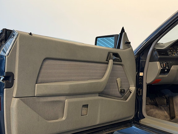 Mercedes-Benz 230 CE 6 of 13