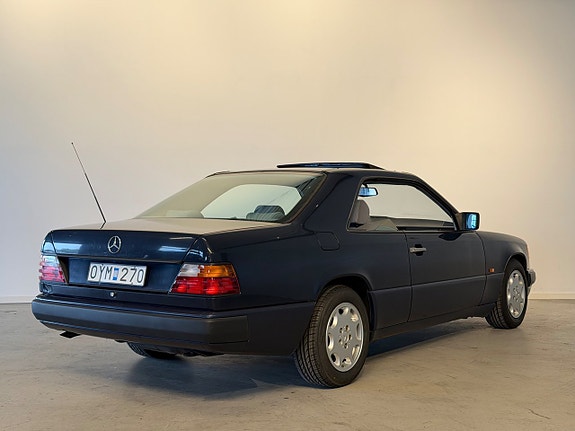 Mercedes-Benz 230 CE 3 of 5