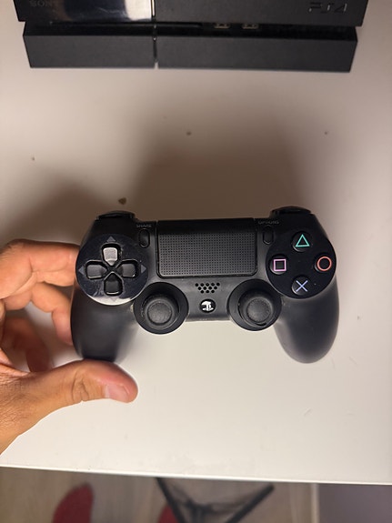 PlayStation 4 + Original DualShock 4 + GTA V image 4