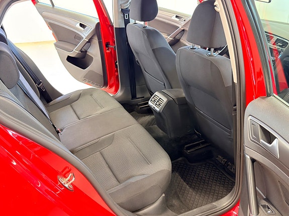 Volkswagen Golf VII 13 of 22