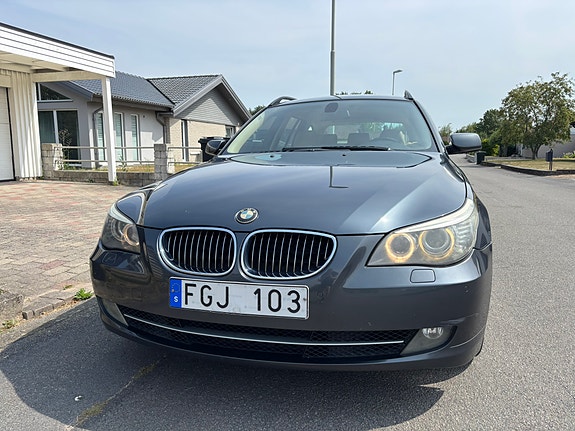 BMW 525i 3 of 5