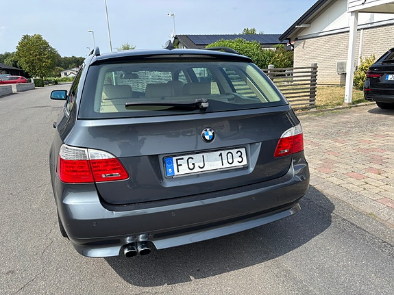 BMW 525i 2 of 5