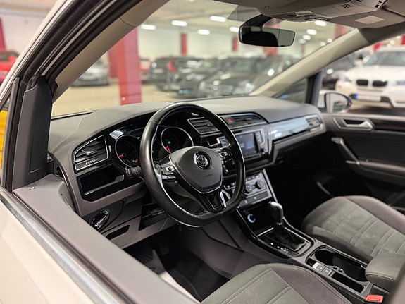 Volkswagen Touran 13 of 18