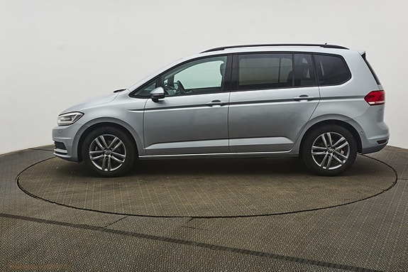 Volkswagen Touran 5 of 5