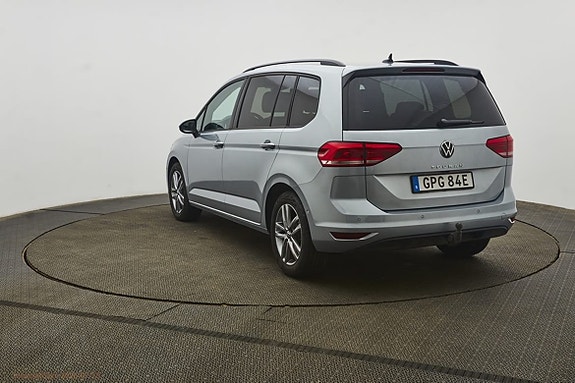 Volkswagen Touran 2 of 5