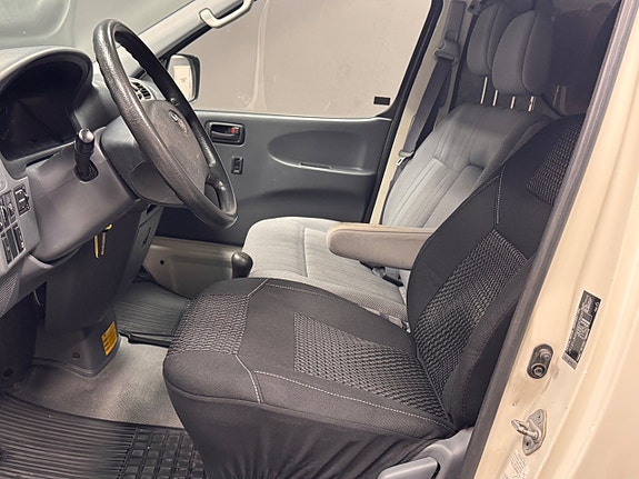 Toyota Skåpbil 2.5 Manuell, 95hk 9 of 11
