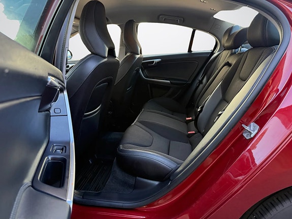 Volvo S60 16 of 21