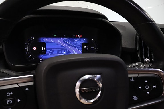 Volvo XC40 17 of 26