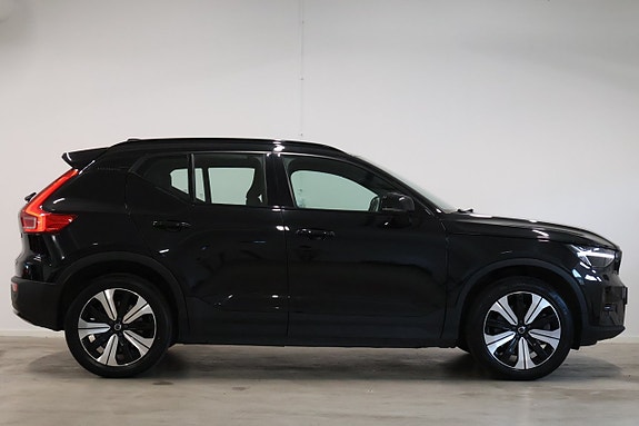 Volvo XC40 4 of 5