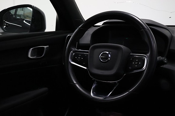 Volvo XC40 14 of 26