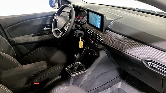 Dacia Sandero 3 of 9