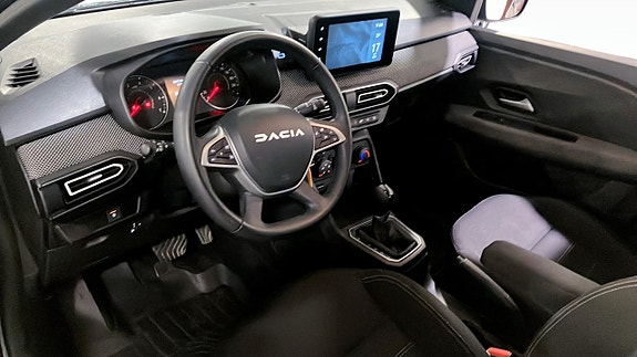 Dacia Sandero 5 of 9