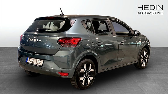 Dacia Sandero 2 of 9