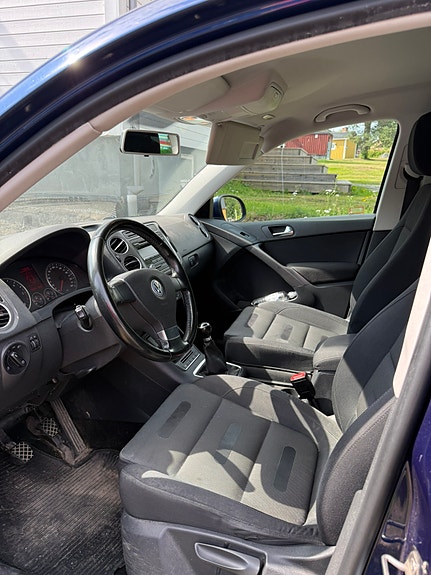 Volkswagen Tiguan 2 of 4