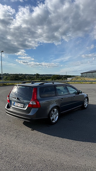 Volvo V70 4 of 5