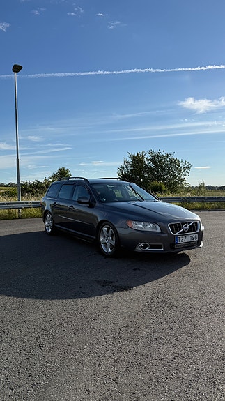 Volvo V70 3 of 5