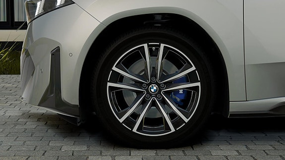 BMW iX3 7 of 13