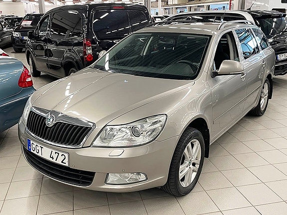 Skoda Octavia 2 of 5