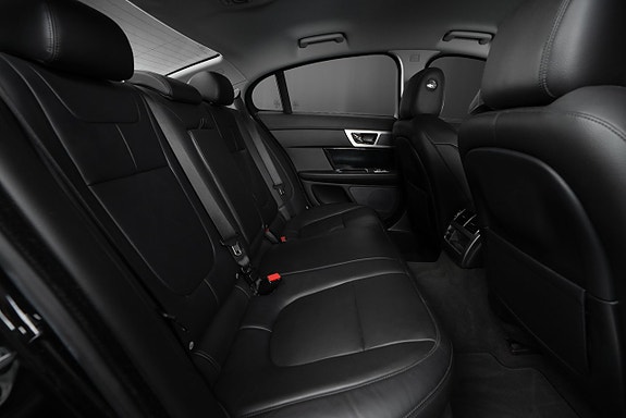 Jaguar XF 12 of 17